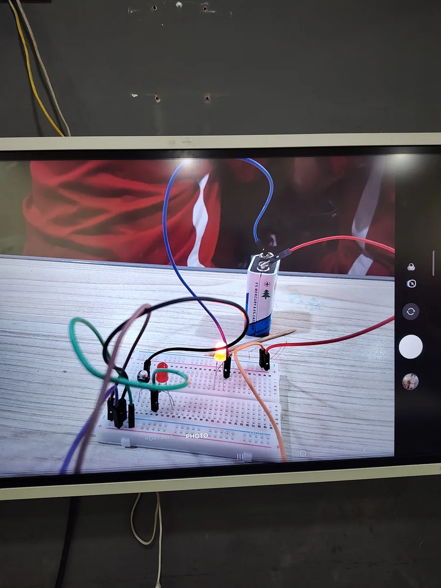 Integrated classrooms &mdash; LED and buzzer circuits
